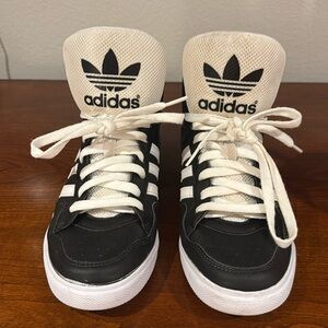 ADIDAS HI TOP. Women’s Sz 8. Black/Mint Green. EXCELLENT condition.